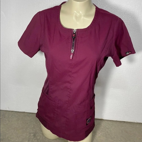 Set of 3 scrub tops* - Picture 6 of 12